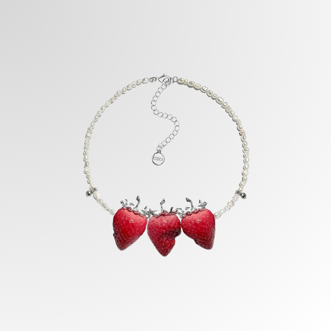 Collier fraise émaillée